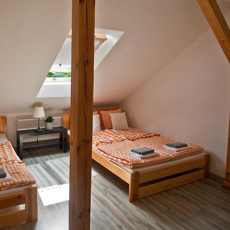Hostel 33 Тшебиния Екстериор снимка