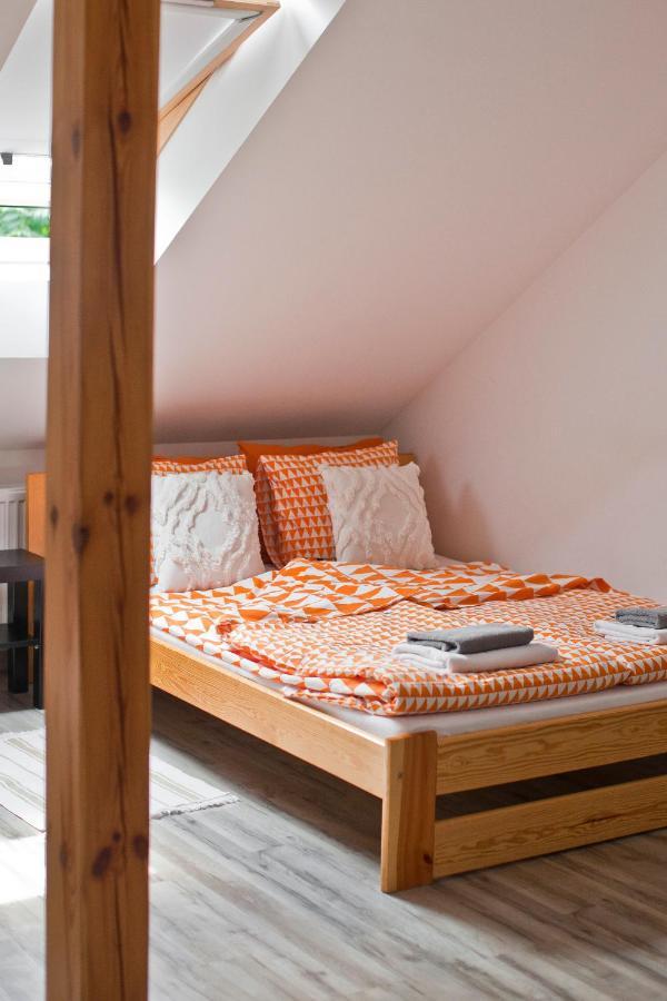 Hostel 33 Тшебиния Екстериор снимка