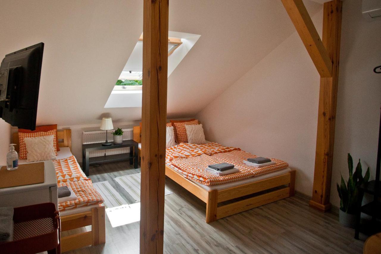 Hostel 33 Тшебиния Екстериор снимка