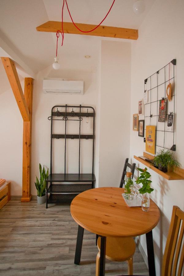 Hostel 33 Тшебиния Екстериор снимка