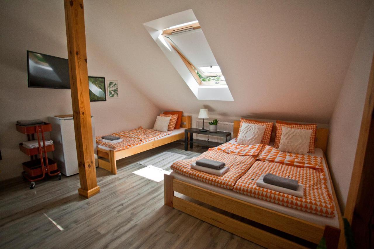 Hostel 33 Тшебиния Екстериор снимка