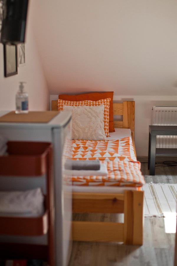 Hostel 33 Тшебиния Екстериор снимка