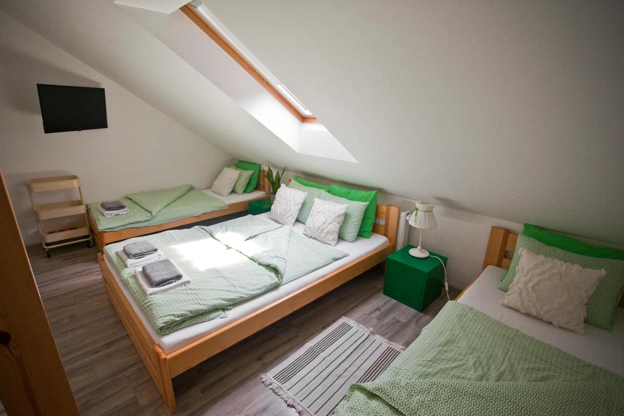 Hostel 33 Тшебиния Екстериор снимка