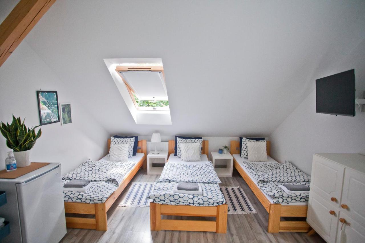 Hostel 33 Тшебиния Екстериор снимка
