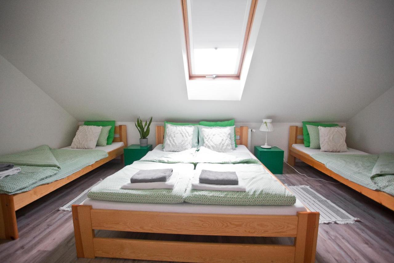 Hostel 33 Тшебиния Екстериор снимка